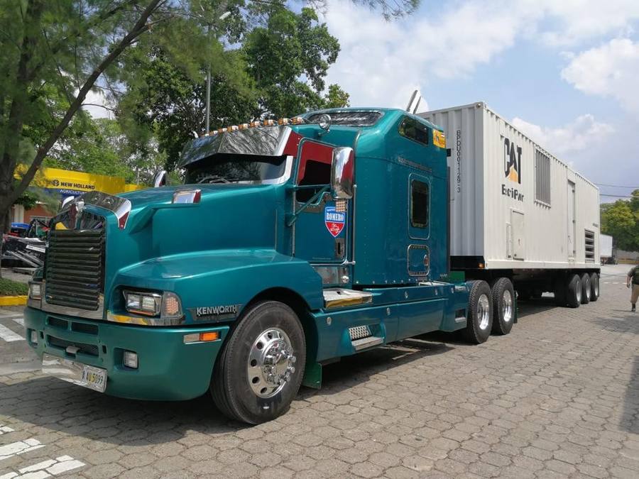 Kenworth teal con generador CAT